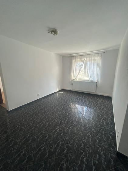 Apartament 3 camere- Zona Sud - etaj 3/4 - 48 mp - 48500 euro negociabil