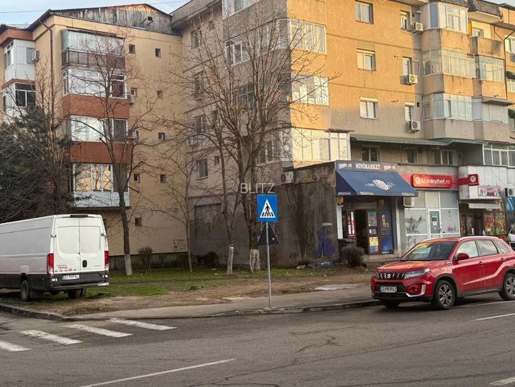 Teren intravilan 150 mp, stradal, Rovine, langa Pizza Ibizza - 109.000 euro - 2