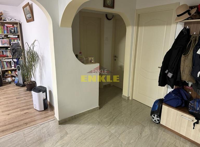 De vanzare apartament cu 3 camere, zona Mall. - 4