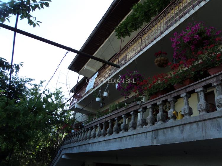 Casa tip duplex, Rm.Valcea, str. N.Iancovescu - 12