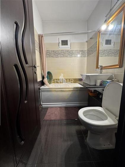 Dacia - 3 camere , Centrala proprie , Etaj 4 - 5