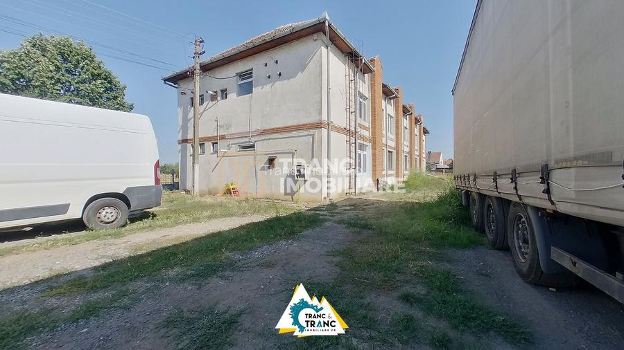 Clădire împunătoare de 540 mp pe 2 nivele în Sânnicolau Mic - 4