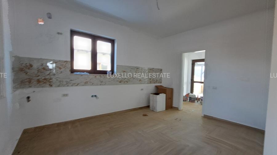 CASA 4 CAMERE CU SUPRAFATA GENEROASA IN  STIL NEOROMANESC - 35