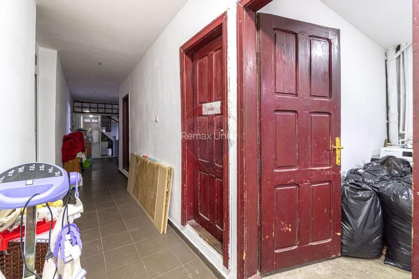 Casă / Vilă cu 20 camere de vânzare în Timisu de Jos, DN1, Brasov - 44