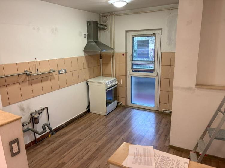 PROPRIETAR VAND Apartament cu imbunatatiri doesebite,  75mp - 3