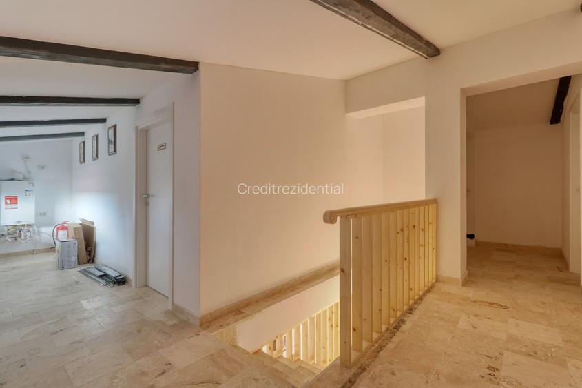 Vilă individuală- P+1+M | 19 camere | 400 mp utili/ 8 parcari - 18