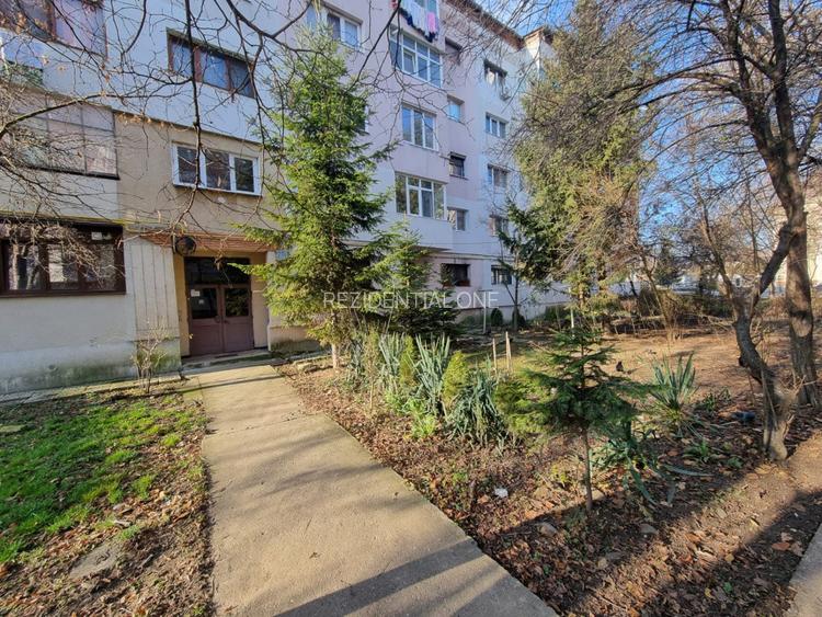 Digu Barnat- Zona Nord - Ap. 2 camere decomandate- etaj 3- bloc din 86 - 2