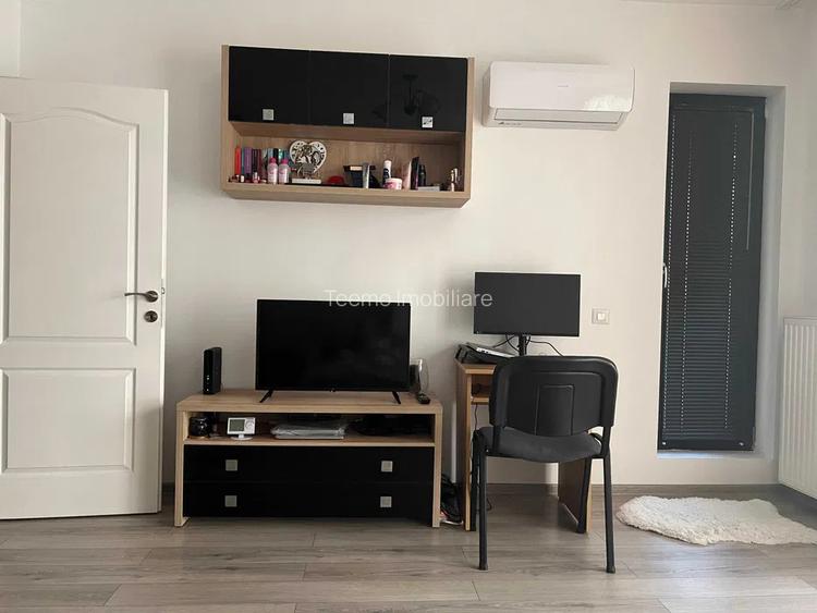 Garsoniera, decomandata, 37 mp, centrala proprie, ac, metrou aproape, Exigent - 2