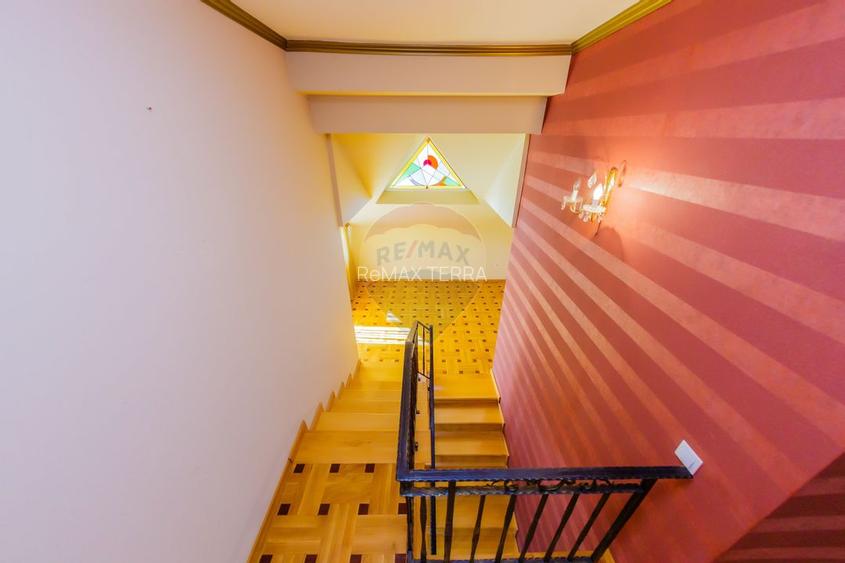 Vilă cu 5 camere de închiriat - 16