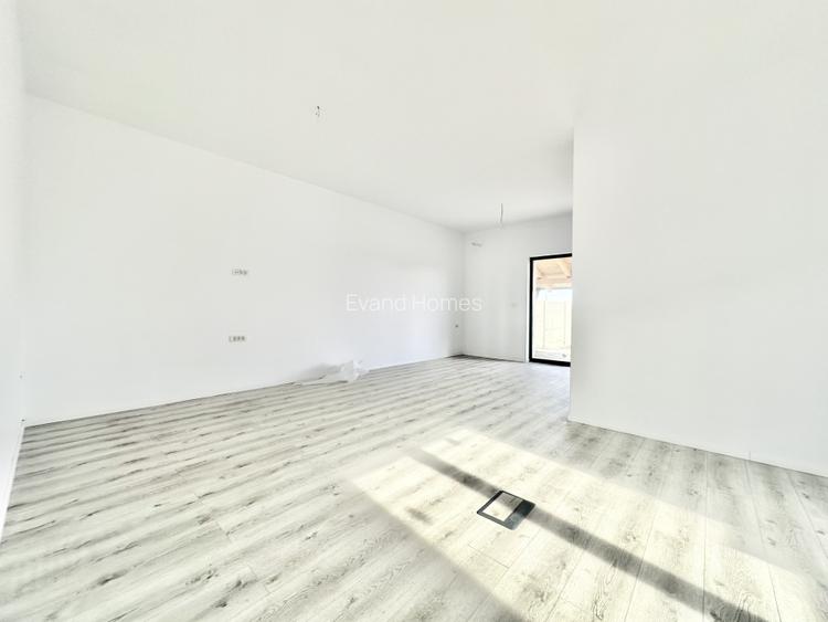 Duplex pe parter cu 3 camere si 2 bai - Mosnita Noua - 4