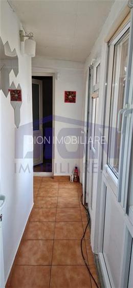 Casa cocheta cu potential, intr- o zona linistita a Chitilei - 4