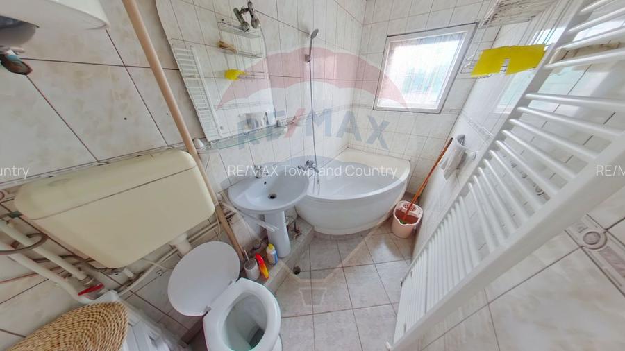 Apartament cu 3 camere de vânzare Str. 1 Mai - 7