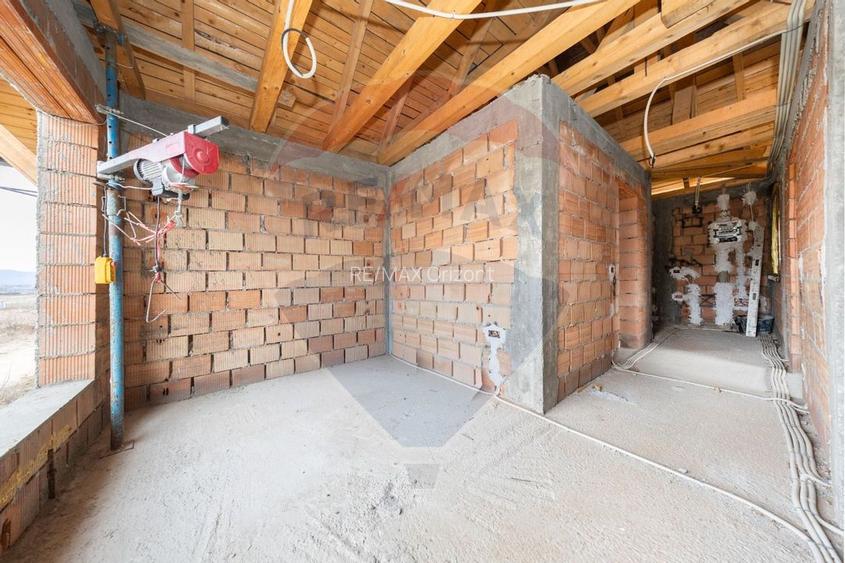 Casă P+1 la roșu + anexă mobilată - 16