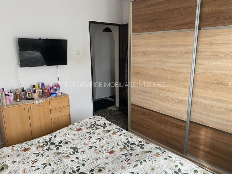 Apartament 2 camere decomandat , zona CET - 11