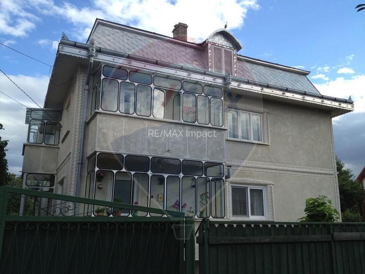 Vila cu 7 camere de vanzare in zona Centrala Aleea Grivitei Roman - 2
