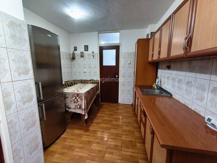 Apartament cu 3 camere, etaj intermediar - 2