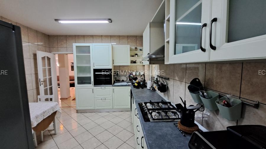 1 Decembrie-vila de vanzare, p+1, teren 830 mp, util 175 mp, 2 terase, foisor - 10