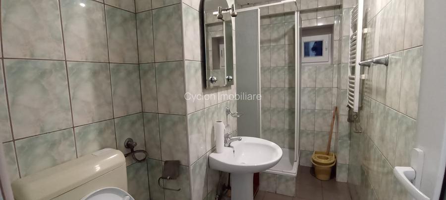 Vanzare apartament 3 cam la parter cu balcon stradal zona Parc Sebastian sect 5 - 8
