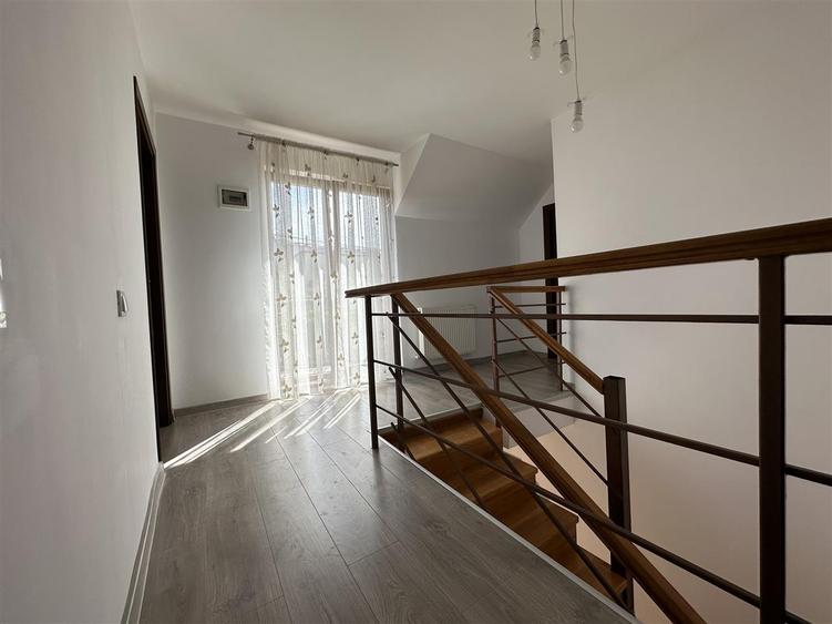 Casă de închiriat I 5 camere I 2 băi I curte I zona UMF USMV