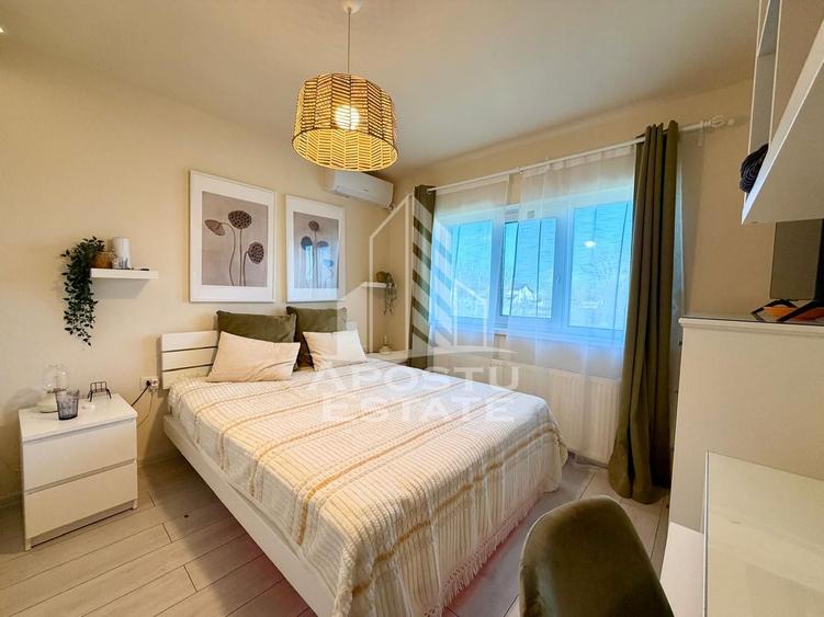 Jumatate de Duplex de vanzare, panouri solare, 95 mpu, Sanandrei