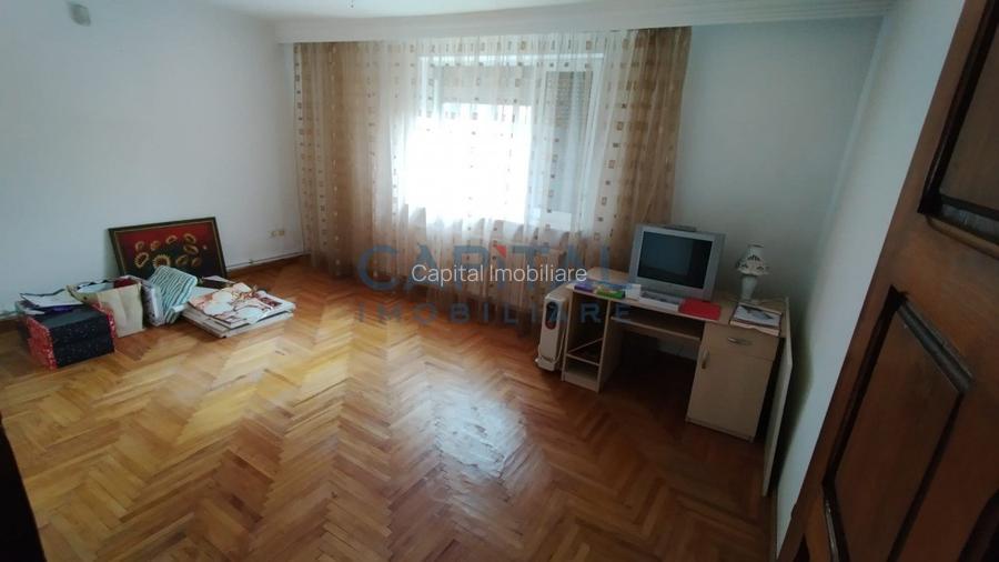 Casa / Vila spatioasa zona URSULET - 13