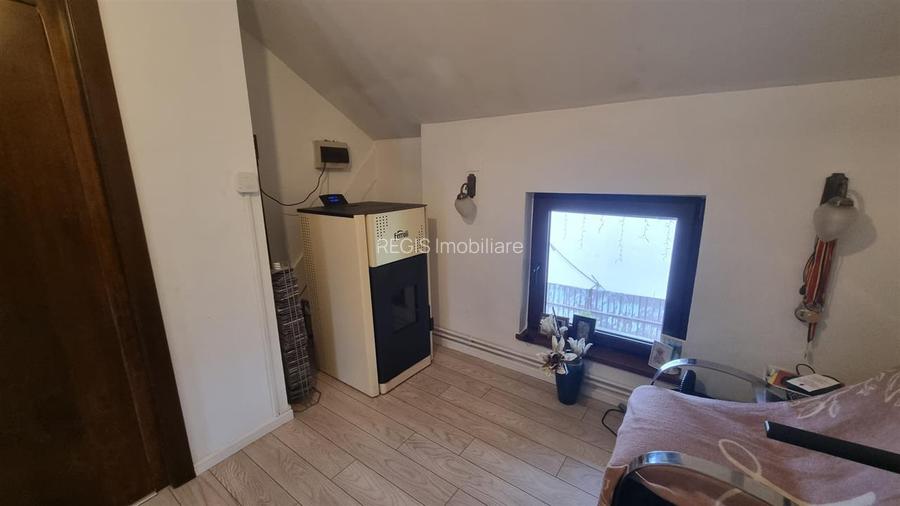 Casa de vanzare moderna cu costuri reduse, panouri solare si spatiu comercial in - 13