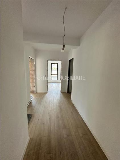 Apartament 3 Camere în bloc finalizat, etaj intermediar, construcție n - 11