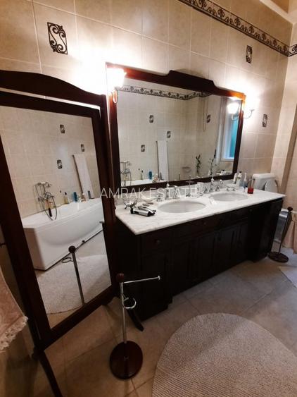 Casa in Cartierul Armenesc - curte individuala - 8