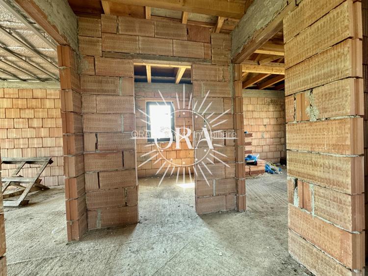 CASĂ INDIVIDUALĂ SEMIFINISATA DE VÂNZARE ÎN DEZMIR - 4 CAMERE - 500 MP GRĂDINA - 5