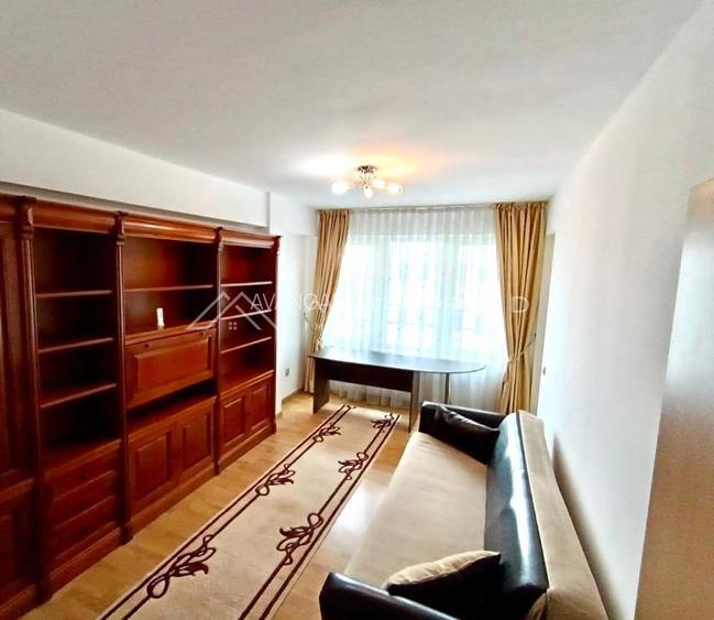 Apartament spatios de 3 camere, str. Bistritei - 5
