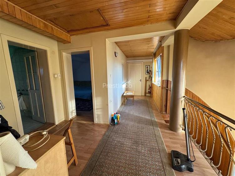 Casa independenta , vintage de vanzare , 300 mp cu teren de 1493 mp Sancrariul d - 24