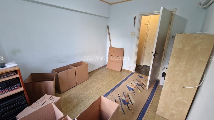 Apartament de 3 camere de vânzare - 8