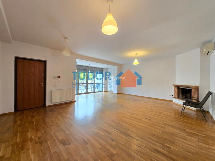 Elegant Multi-Level Home with 4 Bedrooms and Expansive Terraces in Green Lake - 2