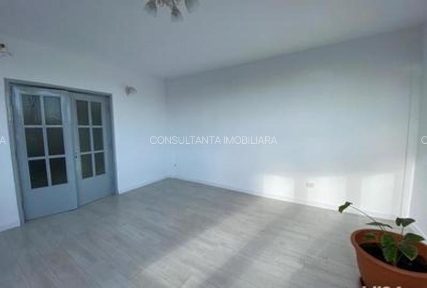 Apartament 5 camere  etajul 1 Crangasi 5 min distanta fata de Statia de Merou - 4