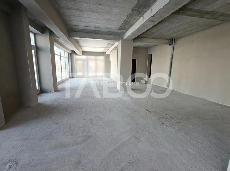 Spatiu Comercial de inchiriat cu 8 locuri de parcare - Vitrina 13 m - 2