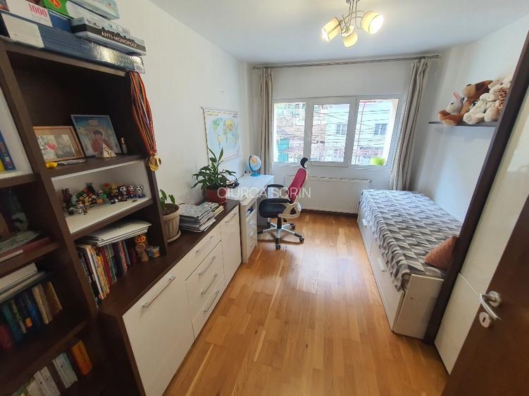 Vand apartament cu 3 camere in Baile Herculane. - 9