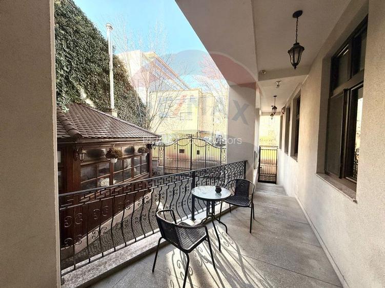 DE INCHIRIAT Spațiu comercial  100mp în zona P-ta Victoriei - 22