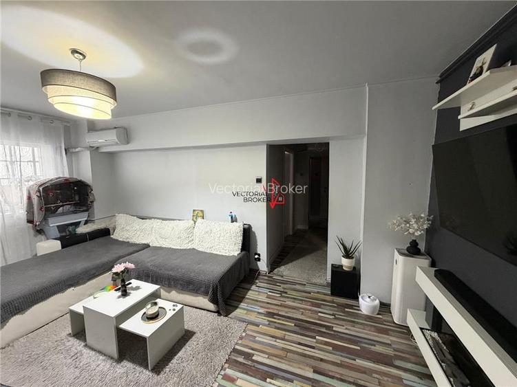 Apartament 3 camere Titan Piata Minis bloc -1984 -2 bai - 2