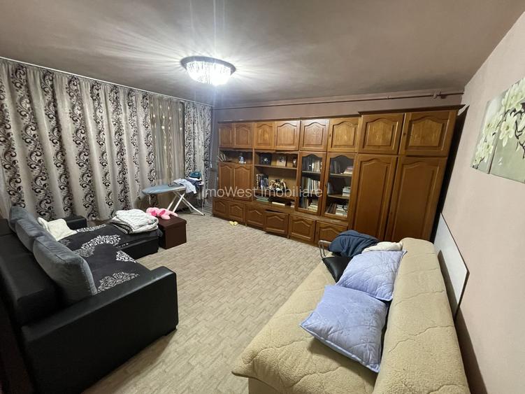 Casa S+P+E+M | 605 mp utili | 10 camere | 3 bucatarii | 4 bai | 3 terase | Garaj - 36