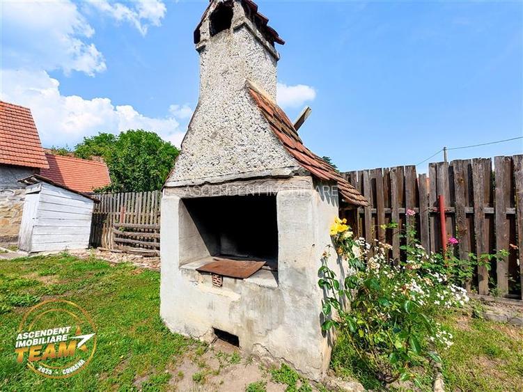 Casa traditionala din lemn, cu sura din piatra, Arcus, Covasna. - 25