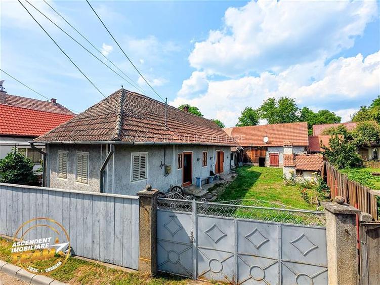 Casa traditionala din lemn, cu sura din piatra, Arcus, Covasna. - 14