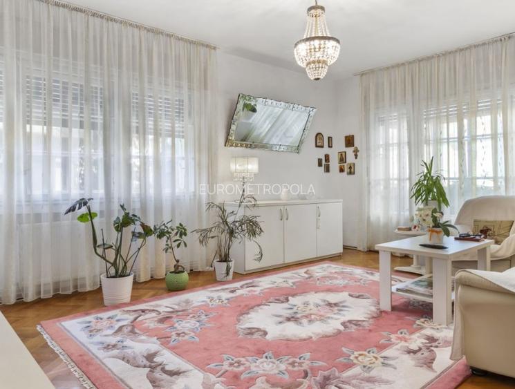 Apartament UNIC tip burghez - Piata Victoriei - 4