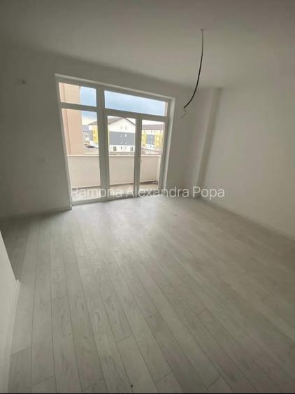 Vând apartament 3 camere - 6