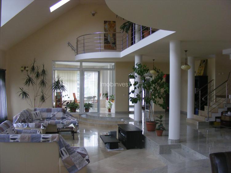 Vand casa lux,tip vila,Sangeorgiu de Mures,zona Apollo ,teren generos de 2200 mp - 3