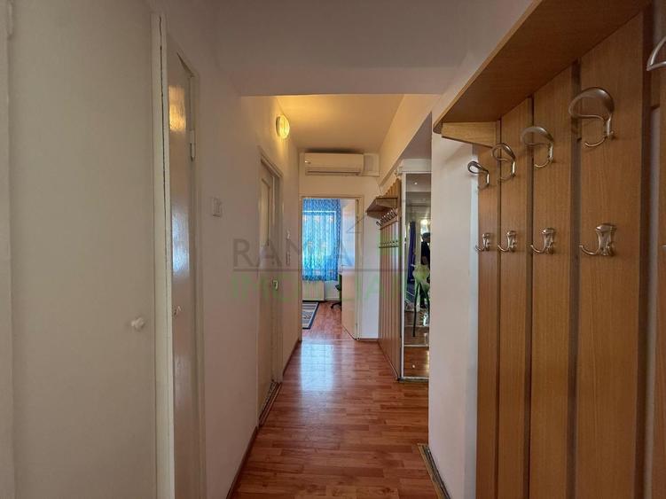 Apartament 3 camere decomandat cu 2 băi în Calea București