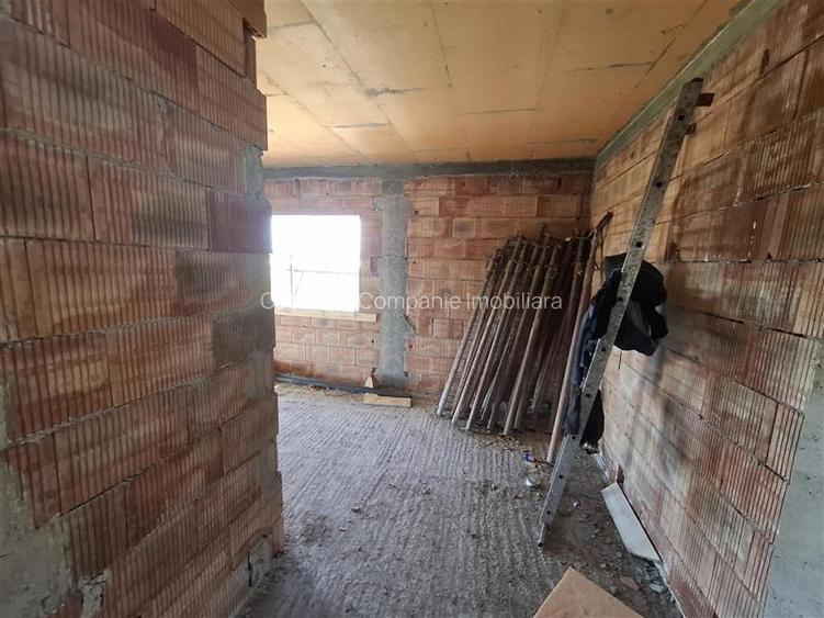 Vila 4 camere Valea Adanca intersectia 5 drumuri - 18