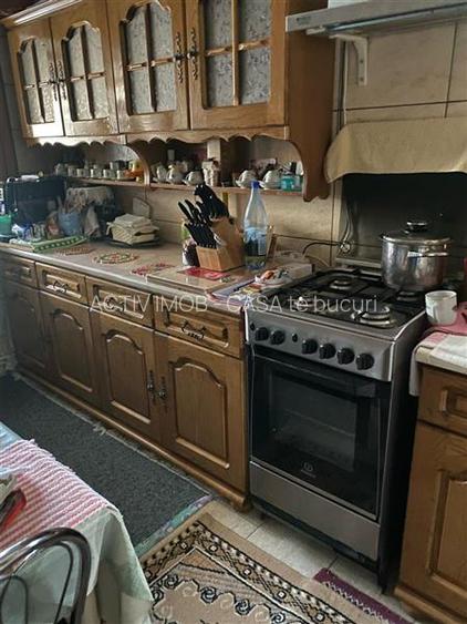 Casa cu etaj, teren 357 mp , pretabila - clinica, birouri, locuinta -  zona cent - 3