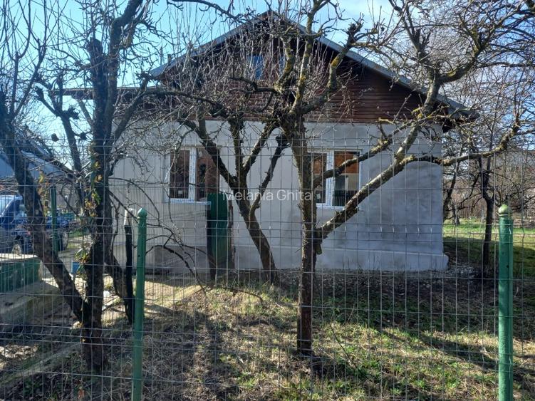 Vand teren, livada + 2 corpuri de casa batranesti - 6