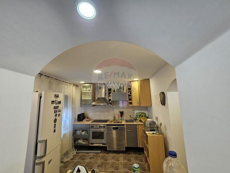 Casă solidă din cărămidă, mobilată, garaj, teren generos – Tarcău - 9