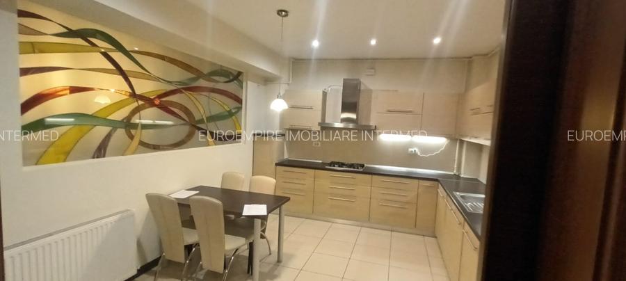 Apartament cu 3 camere de închiriat, zona Km 5 - 6